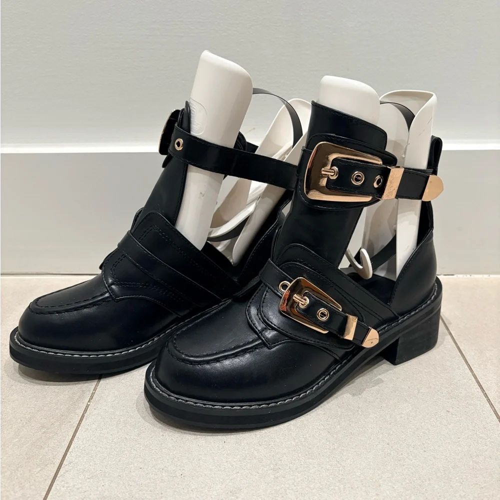 Stylish Black Buckle Ankle Boots - Picture 1 of 8